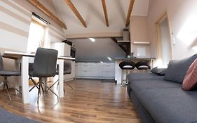 Moderne, gemütliche DG-Wohnung in ruhiger Lage